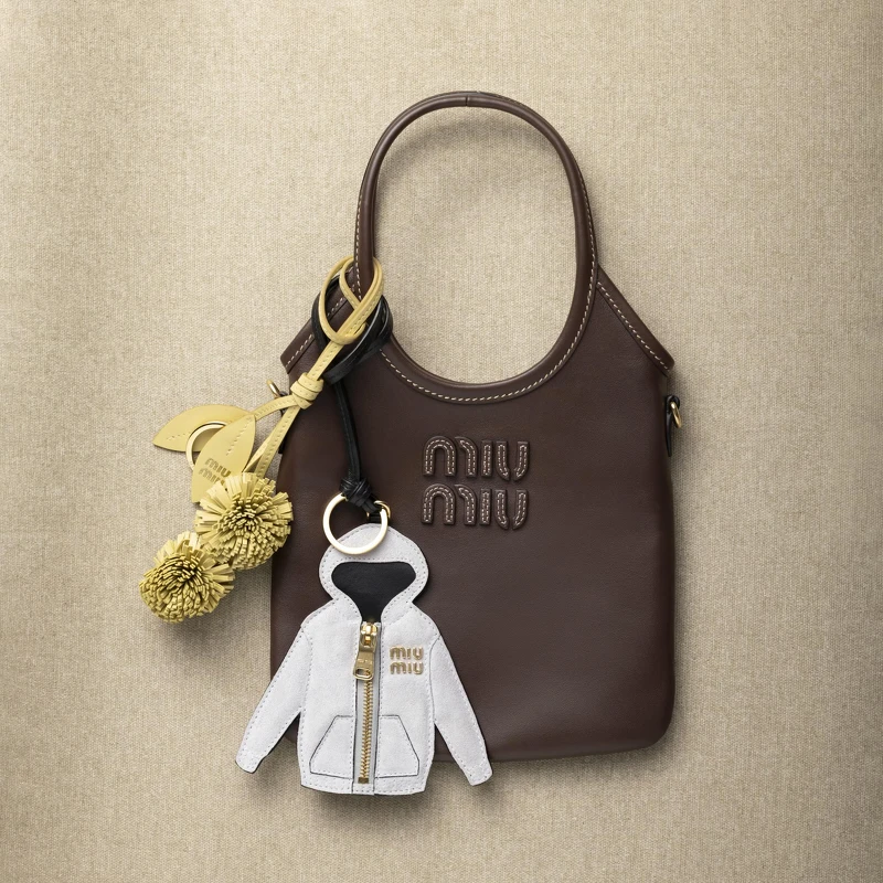 皮革鑰匙圈吊飾，NT$20,000。