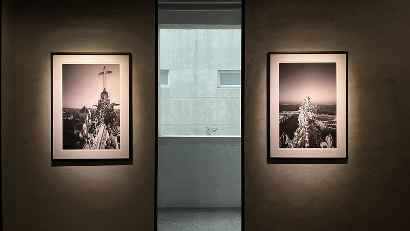 Melody TU 採訪拍攝。森田冒著生命危險爬到屋頂的兩個端點攝影。