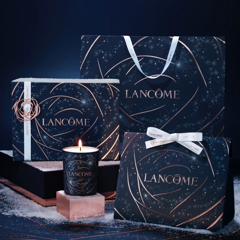 蘭蔻傾獻繁星.閃耀聖誕2024聖誕限定彩妝系列情境圖。 蘭蔻傾獻繁星.閃耀聖誕2024聖誕限定彩妝系列情境圖。