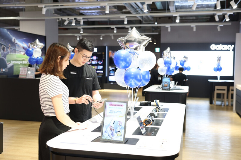 三星旗艦手機搭載Galaxy AI繁體中文助攻高效生產力,體驗再升級! 三星旗艦手機搭載Galaxy AI繁體中文助攻高效生產力,體驗再升級!