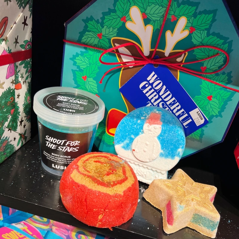 LUSH聖誕快樂禮盒,NT1,400 LUSH聖誕快樂禮盒,NT1,400