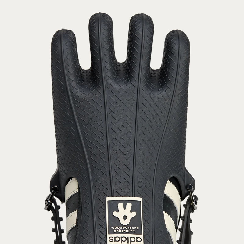 adidas Originals X Avavav SUPERFINGER SUPERSTAR NT$8,200。