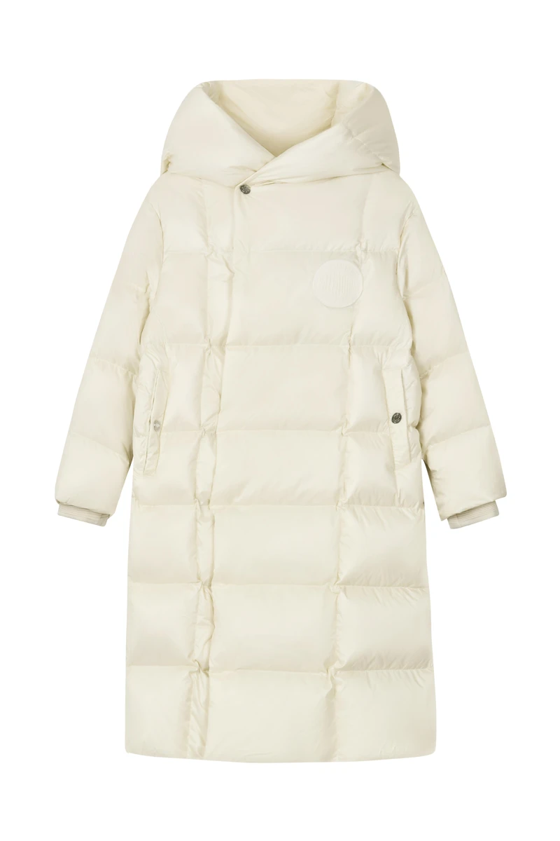 PALLADIUM 冬季長版羽絨風衣 棉花糖色 NT$7,390(正面) PALLADIUM 冬季長版羽絨風衣 棉花糖色 NT$7,390(正面)