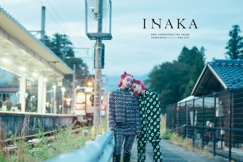 形象照找來時尚圈寵兒「鈴木姐妹」Aya 與 Ami 拍攝。 形象照找來時尚圈寵兒「鈴木姐妹」Aya 與 Ami 拍攝。