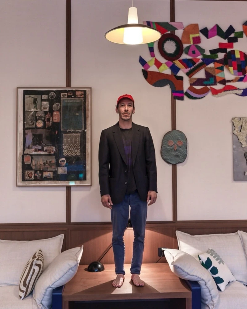 藝術家 Matthieu Prat 一起參與飯店藝術品規劃。