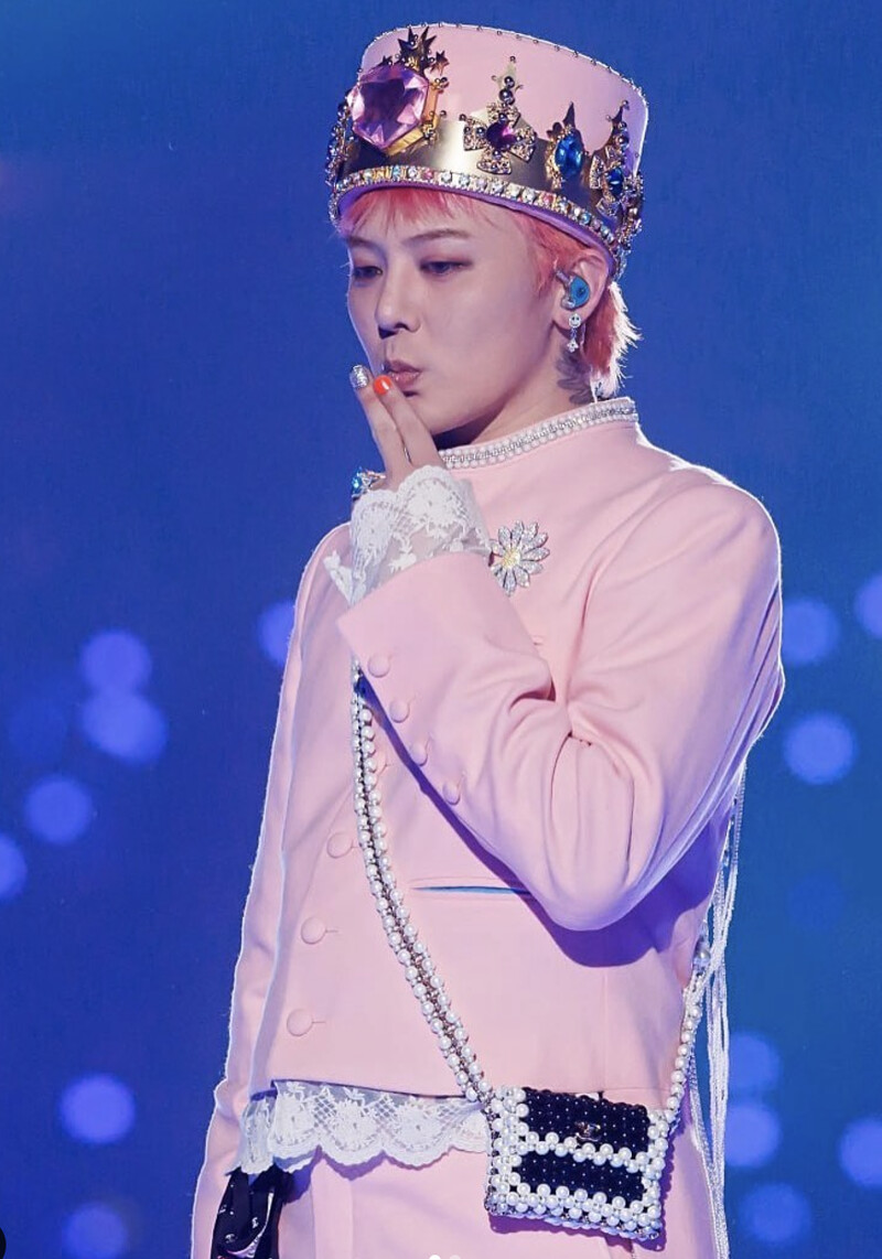 GD的此次回歸,進一步證明了他在韓流與時尚界無可動搖的地位。 GD的此次回歸,進一步證明了他在韓流與時尚界無可動搖的地位。