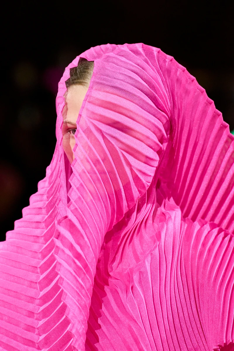 ISSEY MIYAKE 2024/25秋冬系列。 ISSEY MIYAKE 2024/25秋冬系列。