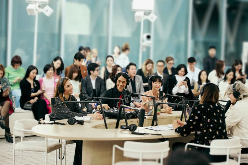 大秀現場設置與香港知專設計學院合作的「Radio CHANEL」廣播特別企畫