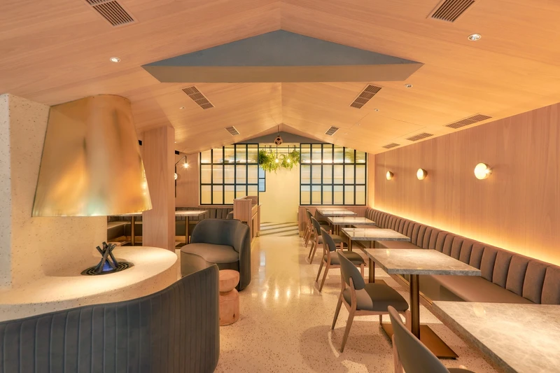 處時髦與舒適兼具的用餐空間。 處時髦與舒適兼具的用餐空間。