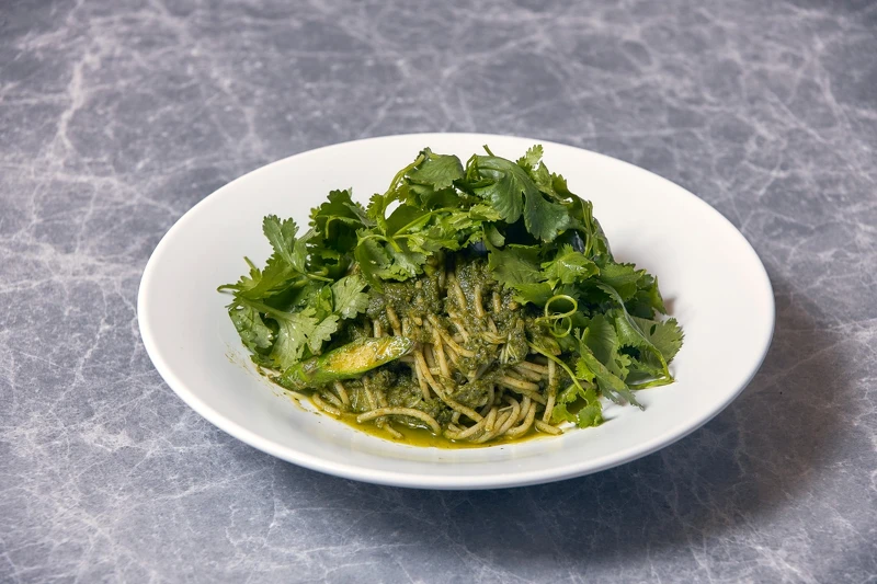 蟹肉蘆筍香菜青醬麵。 蟹肉蘆筍香菜青醬麵。
