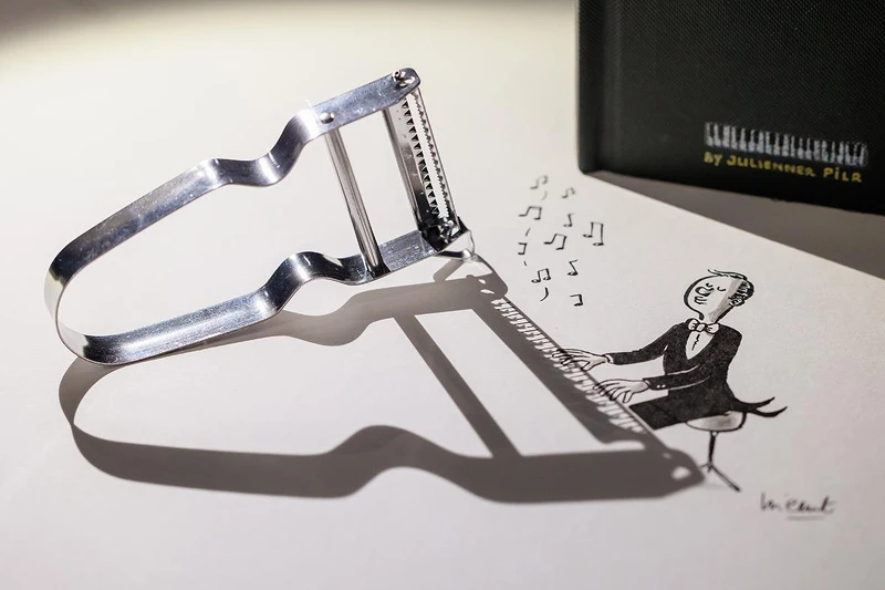 看啥小—微型藝術博物館_Vincent Bal《Concerto for Piano Peeler》