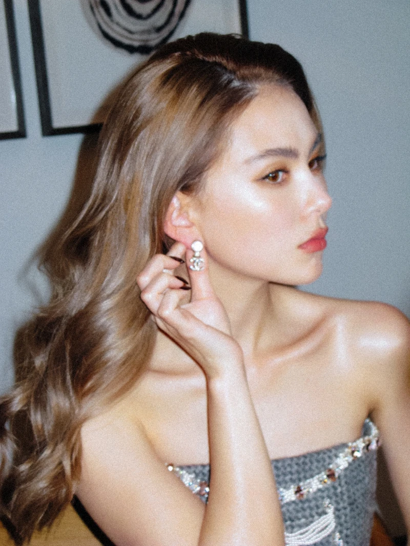 昆凌出席香奈兒倫敦Color of Allure活動的晚宴。