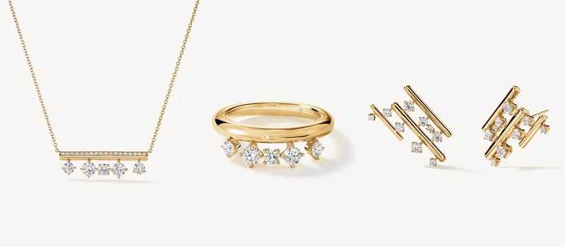 BARRE Floating黃K金密鑲鑽石項鍊 鑽石總重約1.25ct NTD245,000起、BARRE Floating黃K金鑽石戒指 鑽石總重約0.45ct NTD121,000、BARRE Multi-Row黃K金鑽石耳環 鑽石總重約2.00ct NTD532,000。 BARRE Floating黃K金密鑲鑽石項鍊 鑽石總重約1.25ct NTD245,000起、BARRE Floating黃K金鑽石戒指 鑽石總重約0.45ct NTD121,000、BARRE Multi-Row黃K金鑽石耳環 鑽石總重約2.00ct NTD532,000。