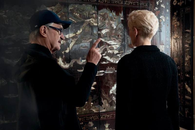 導演溫德斯受邀為即將在杭州發表的香奈兒 2024/25 Métiers d'art 工坊系列執導大秀前導影片,紀念西湖深厚的歷史傳承,同時探索透過圖像與靈感超越現實的可能性。影片以旅行為主軸,描寫現實中的旅程以及想像中的遨遊,彰顯跨文化對話所帶來的活力與連結。 導演溫德斯受邀為即將在杭州發表的香奈兒 2024/25 Métiers d'art 工坊系列執導大秀前導影片,紀念西湖深厚的歷史傳承,同時探索透過圖像與靈感超越現實的可能性。影片以旅行為主軸,描寫現實中的旅程以及想像中的遨遊,彰顯跨文化對話所帶來的活力與連結。