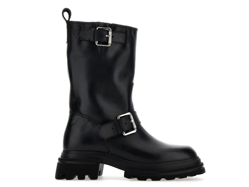 Hogan 黑色皮革女士機車靴,NT26,500。 Hogan 黑色皮革女士機車靴,NT26,500。