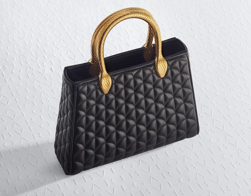 BVLGARI Calla 系列Serpentine Duo Top Handle黑色手提包,價格店洽。 BVLGARI Calla 系列Serpentine Duo Top Handle黑色手提包,價格店洽。