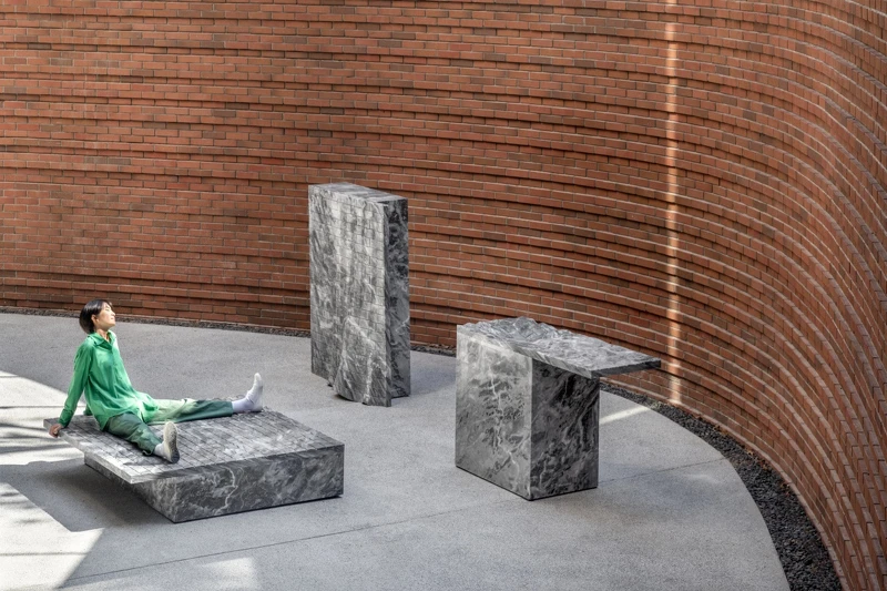 nendo作品《softer than stone》系列 (Photo Credit:勤美術館、Photography by 楊承)。 nendo作品《softer than stone》系列 (Photo Credit:勤美術館、Photography by 楊承)。