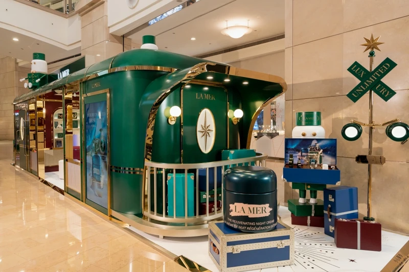 海洋拉娜在台北101打造的奇蹟禮物特快車。 海洋拉娜在台北101打造的奇蹟禮物特快車。