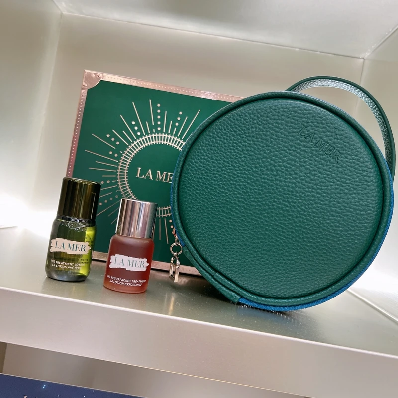 海洋拉娜奇蹟禮物特快車的荔枝皮紋手拿包+補水煥膚2件組。 海洋拉娜奇蹟禮物特快車的荔枝皮紋手拿包+補水煥膚2件組。