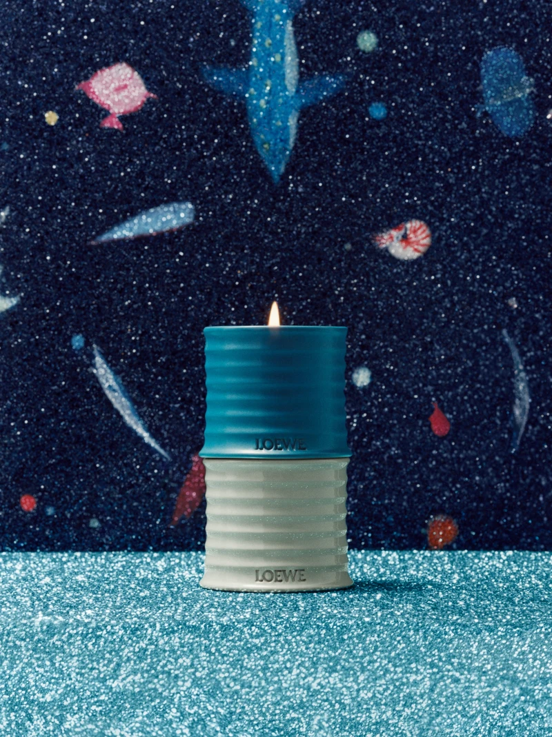 LOEWE焚香&蘑菇香氛蠟燭170g形象圖。 LOEWE焚香&蘑菇香氛蠟燭170g形象圖。