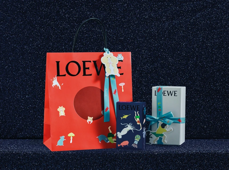 LOEWE 2024聖誕限量包裝形象圖。 LOEWE 2024聖誕限量包裝形象圖。