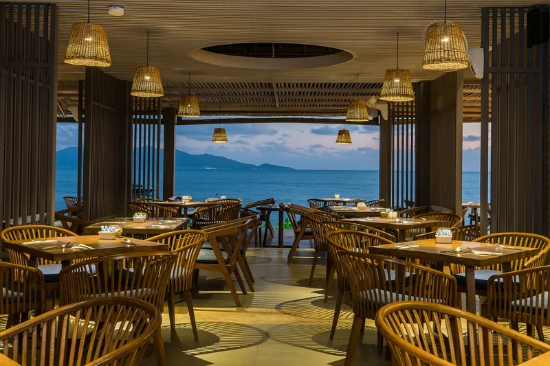 酒店附設餐廳有多種選擇。 酒店附設餐廳有多種選擇。