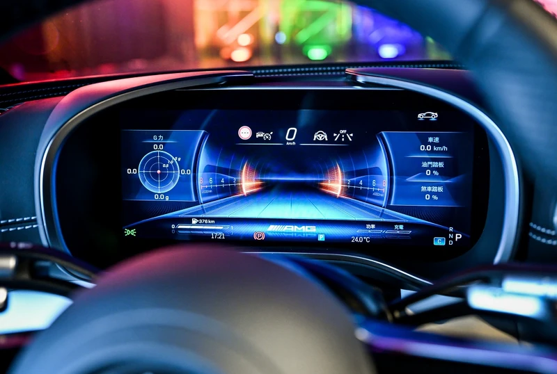 12.3 吋數位儀表嵌入三維遮光罩,營造出層次分明的視覺效果。 12.3 吋數位儀表嵌入三維遮光罩,營造出層次分明的視覺效果。