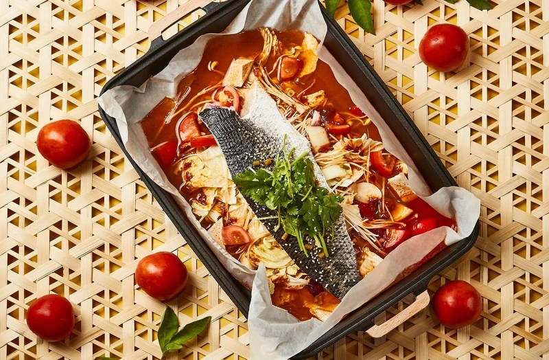 紙包魚使用滑嫩無土味的烏鱧魚。