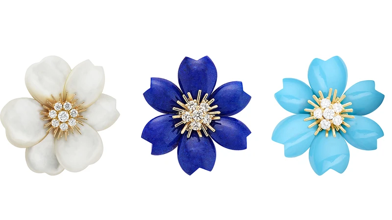 Rose de Noël系列胸針(大號款式,18K黃金,鑲嵌白色珍珠母貝和鑽石)、Rose de Noël系列胸針(中號款式,18K黃金,鑲嵌青金石和鑽石)、Rose de Noël系列胸針(小號款式,18K黃金,鑲嵌綠松石和鑽石)。 Rose de Noël系列胸針(大號款式,18K黃金,鑲嵌白色珍珠母貝和鑽石)、Rose de Noël系列胸針(中號款式,18K黃金,鑲嵌青金石和鑽石)、Rose de Noël系列胸針(小號款式,18K黃金,鑲嵌綠松石和鑽石)。