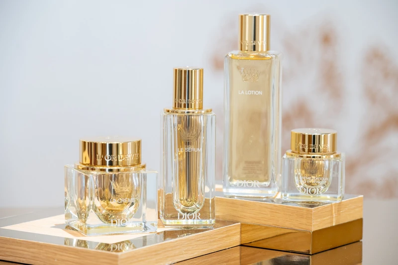 迪奧生命之源臻金醇萃系列全產品系列情境照。 迪奧生命之源臻金醇萃系列全產品系列情境照。