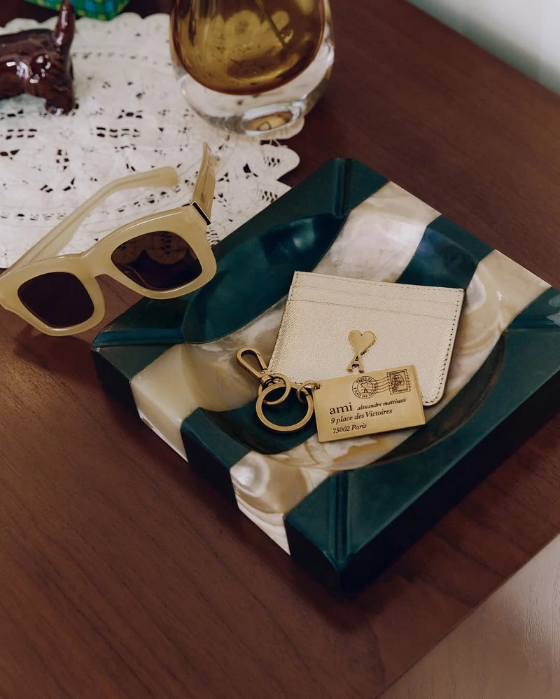 AMI Card holder in golden leather (NT$8,100)