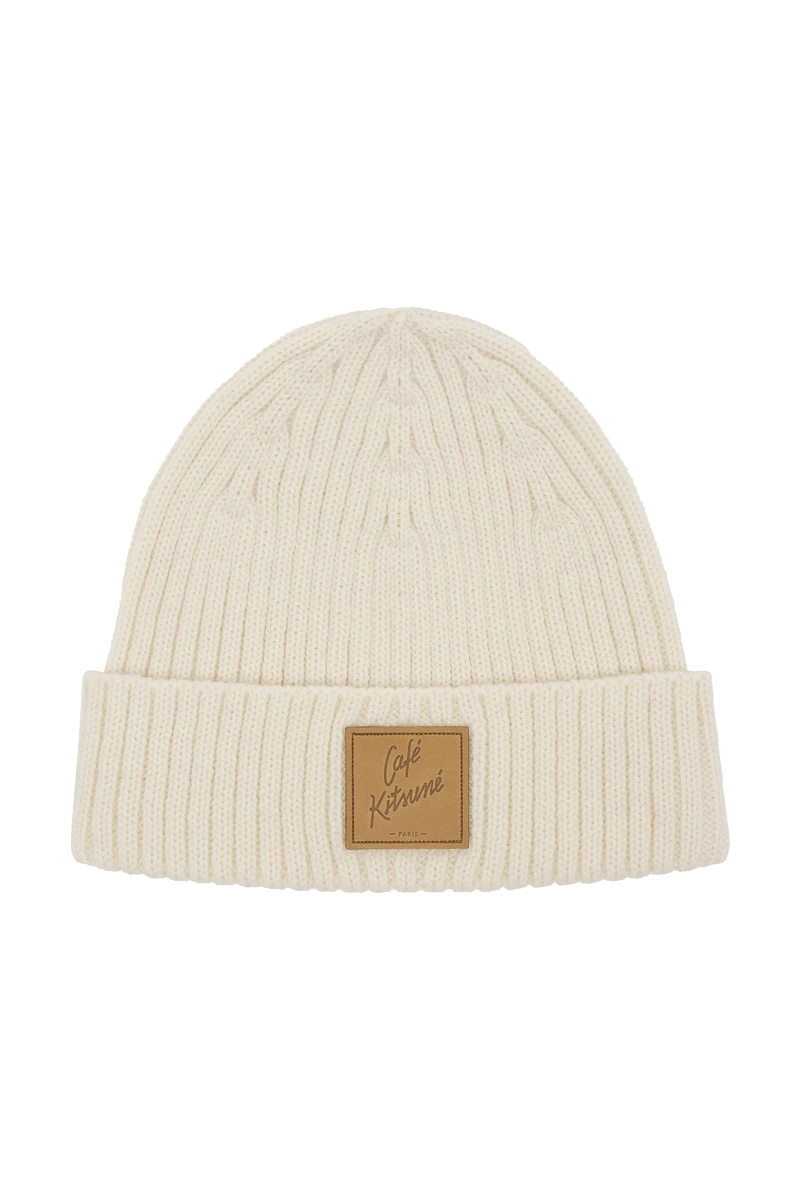 CAFE KITSUNE 白色皮革LOGO羊毛毛帽,NT3300。 CAFE KITSUNE 白色皮革LOGO羊毛毛帽,NT3300。