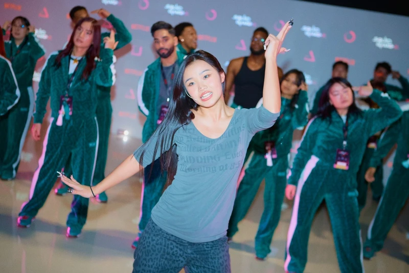 創作者們練習生舞蹈體驗