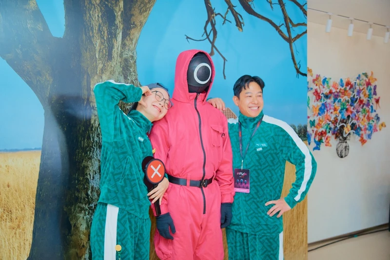 創作者們與粉紅衛兵互動不亦樂乎