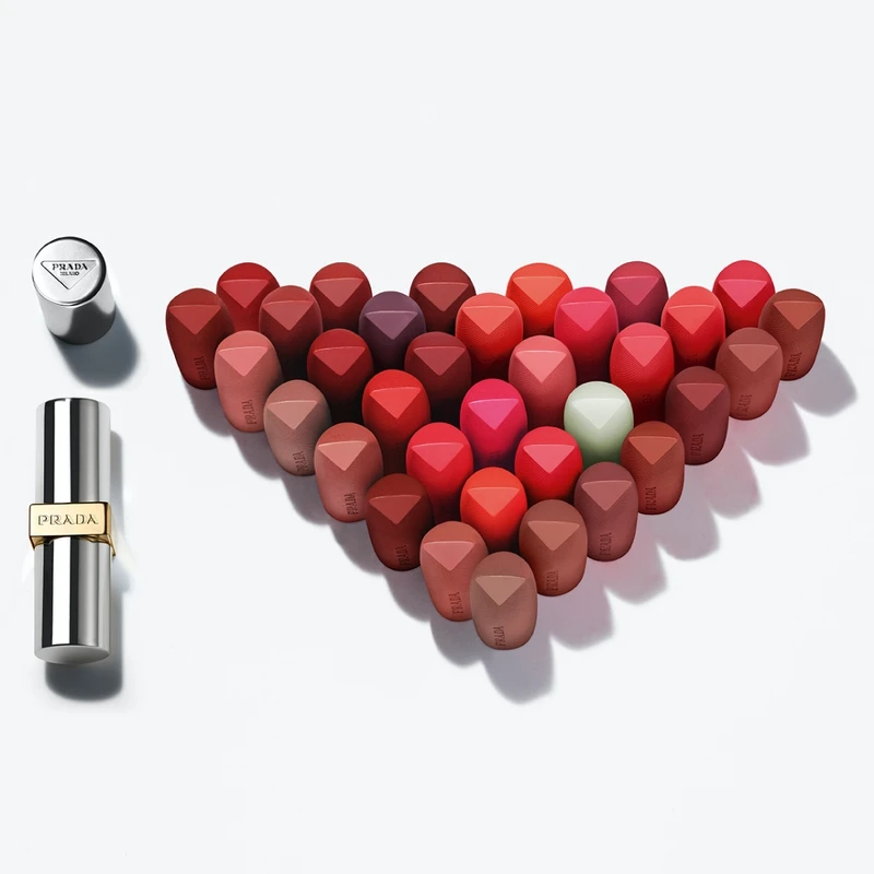 Prada Beauty經典唇膏系列形象。