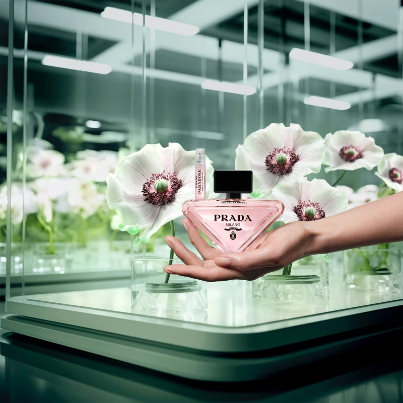 Prada Beauty唯我莫測淡香精幻花香境形象照。
