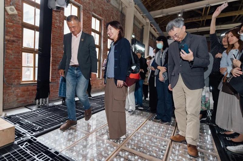 來賓體驗發電地板裝置 來賓體驗發電地板裝置