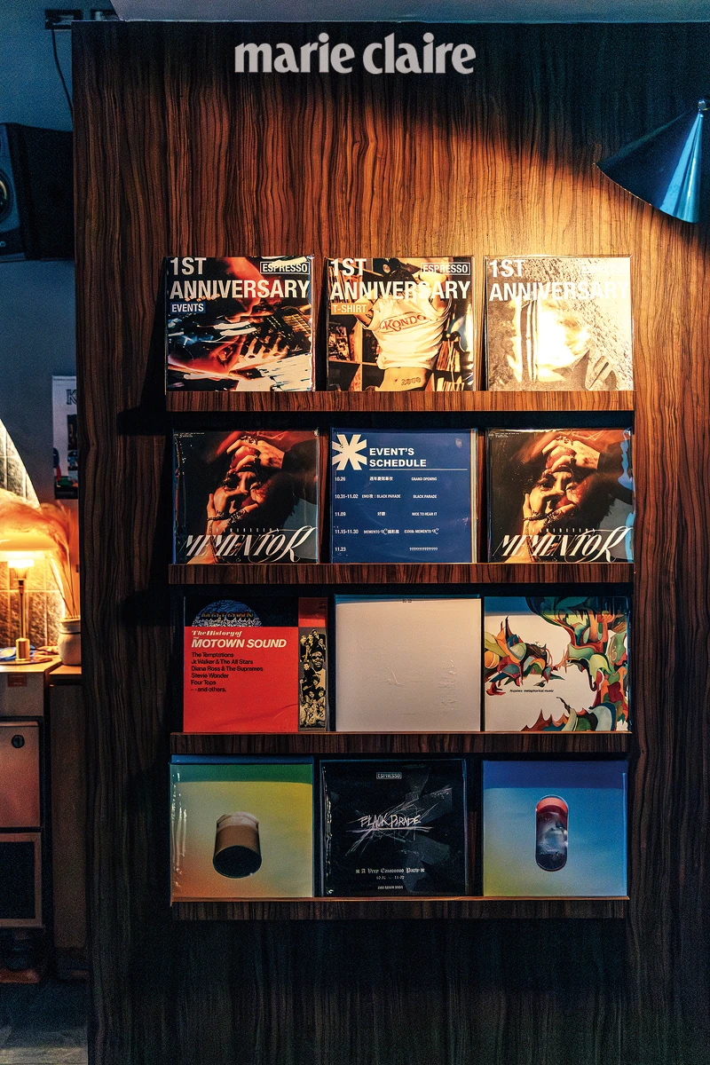 唱盤牆擺放了 Kondo Bar 的近期推薦音樂。