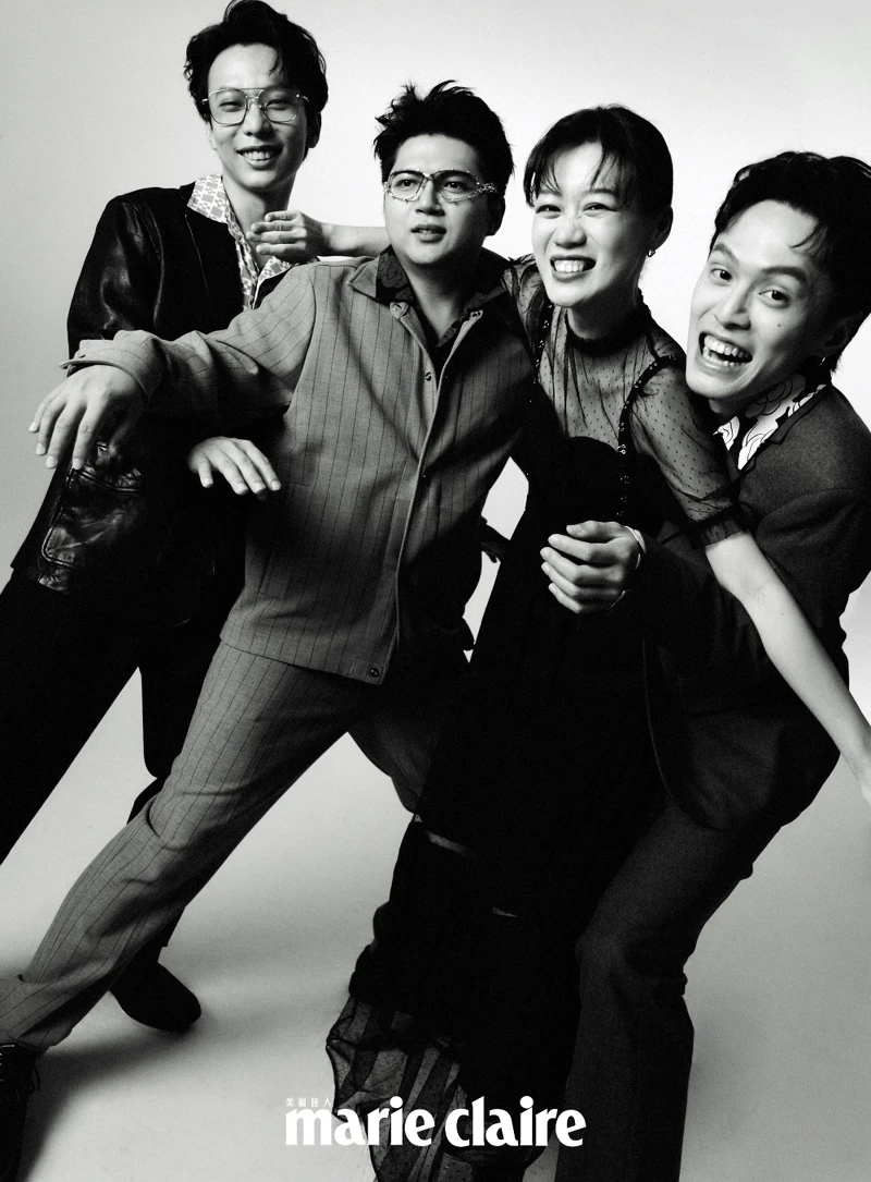 元耕：黑色皮外套、黑色短靴，both by Allsaints；藍色印花襯衫、黑色西裝褲；both by Sandro；藍色前衛墨鏡，Gentle Monster。芷瑄：黑色網紗連身裙、銀色低筒靴 all by Allsaints；紅色前衛墨鏡，Gentle Monster。沂紳：灰色西裝外套、灰色西裝褲、咖啡色印花襯衫，all by Sandro；黑色短靴，Allsaints；銀色前衛墨鏡，Gentle Monster。 仲林：灰色條紋西裝外套、灰色條紋西裝褲，both by Bos；藍色印花襯衫，Sandro；黑色皮鞋，Allsaints；黑色前衛墨鏡，Gentle Monster。