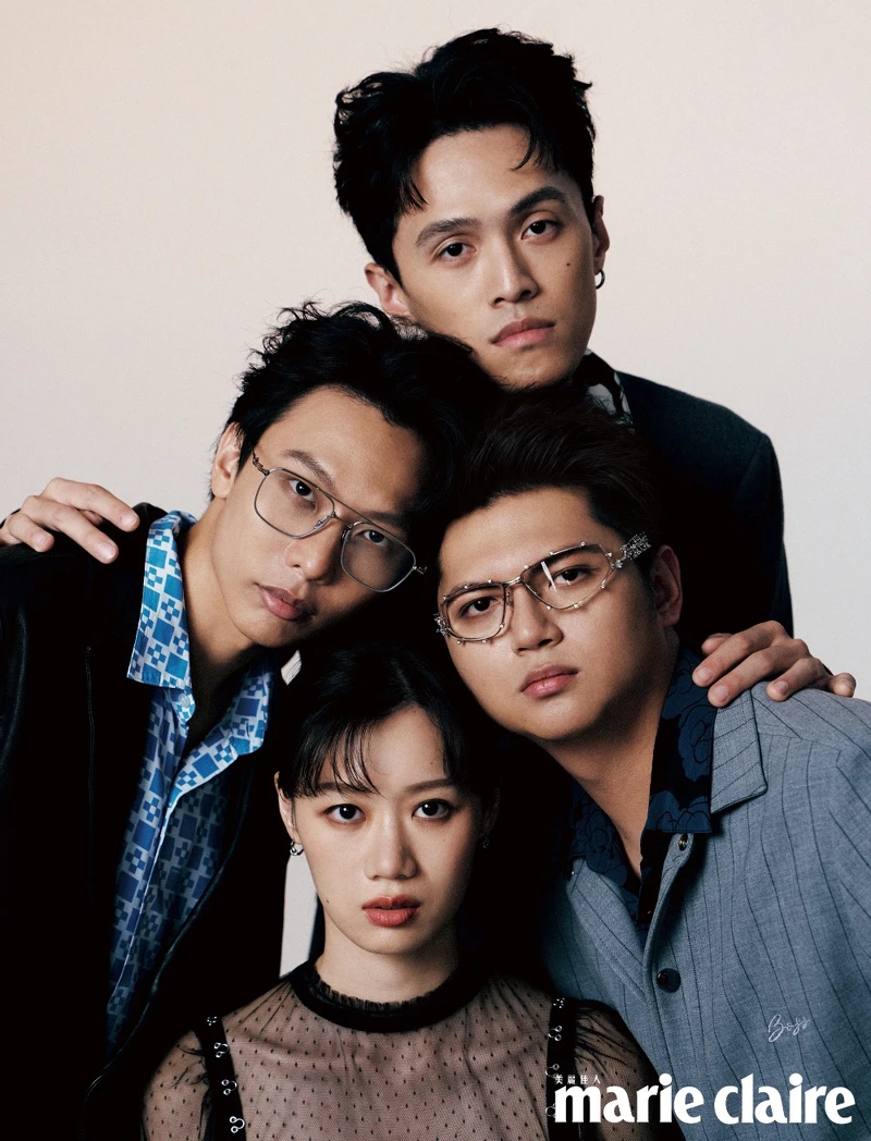 元耕：黑色皮外套、黑色短靴，both by Allsaints；藍色印花襯衫、黑色西裝褲；both by Sandro；藍色前衛墨鏡，Gentle Monster。芷瑄：黑色網紗連身裙、銀色低筒靴 all by Allsaints；紅色前衛墨鏡，Gentle Monster。沂紳：灰色西裝外套、灰色西裝褲、咖啡色印花襯衫，all by Sandro；黑色短靴，Allsaints；銀色前衛墨鏡，Gentle Monster。 仲林：灰色條紋西裝外套、灰色條紋西裝褲，both by Bos；藍色印花襯衫，Sandro；黑色皮鞋，Allsaints；黑色前衛墨鏡，Gentle Monster。