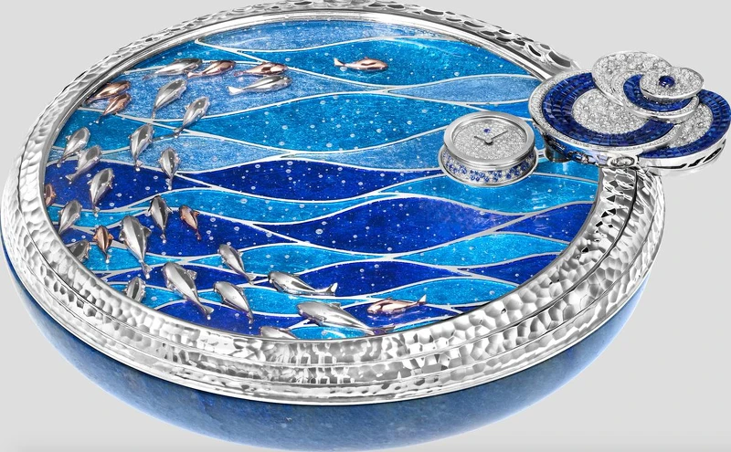 Onde Mystérieuse 珠寶盒連可拆式胸針 白K金玫瑰金Traditional Mystery Set傳統隱密式鑲嵌藍寶石、藍寶石、 鑽石、藍色碧璽、藍色石英、paillonné金屬薄片嵌飾琺瑯、玻璃、 烏木、羊皮、瑞士製石英機芯