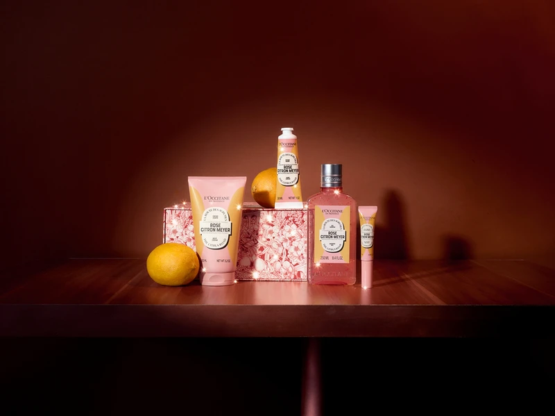 L’OCCITANE歐舒丹奇幻之旅梅爾玫瑰保濕身體霜&護手霜&沐浴膠情境照。