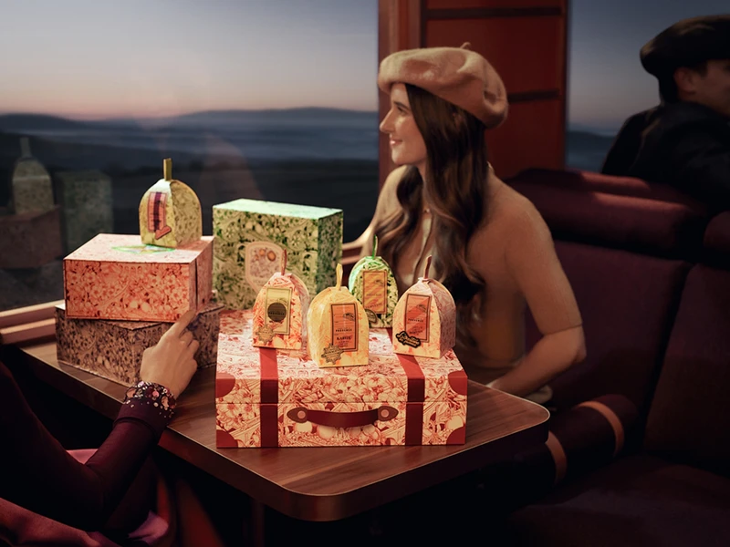 L’OCCITANE歐舒丹奇幻探索之旅節慶彩球情境照。