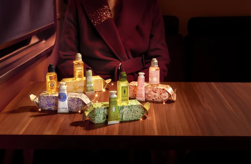 L’OCCITANE歐舒丹奇幻探索之旅聖誕分享禮盒情境照。