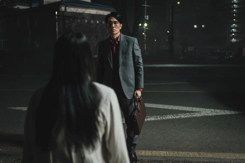 至永每日都在公車站等待玄民的到來。