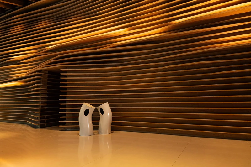 孟克《吶喊》變成垃圾桶。