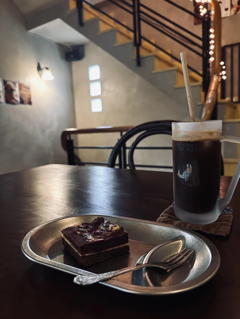 點份brownie搭配冰咖啡超享受! 點份brownie搭配冰咖啡超享受!