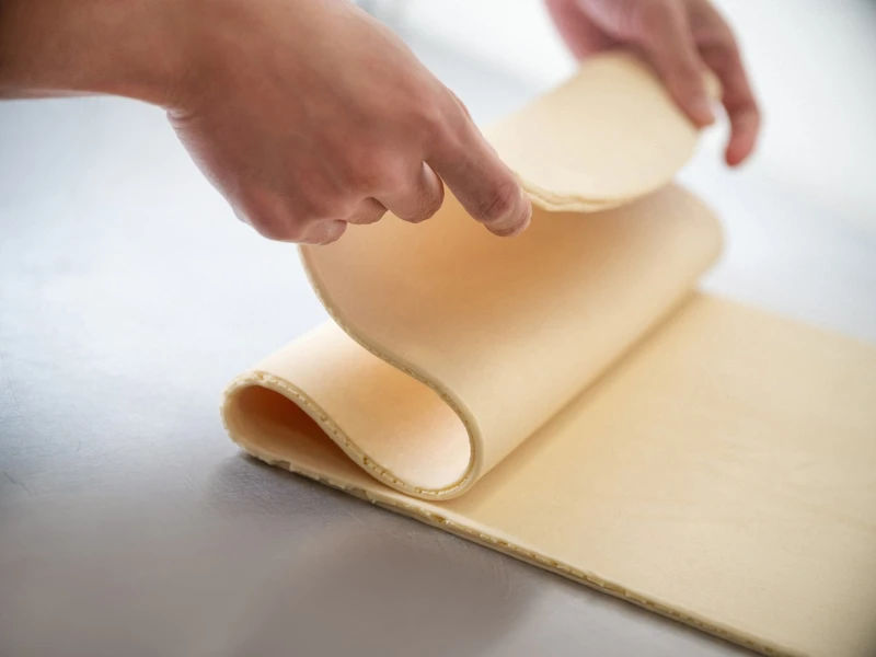 2021年,更以德麥法國萊思克盃國王派大賽獲得冠軍而聞名,成為台灣烘焙界的焦點人物。 2021年,更以德麥法國萊思克盃國王派大賽獲得冠軍而聞名,成為台灣烘焙界的焦點人物。