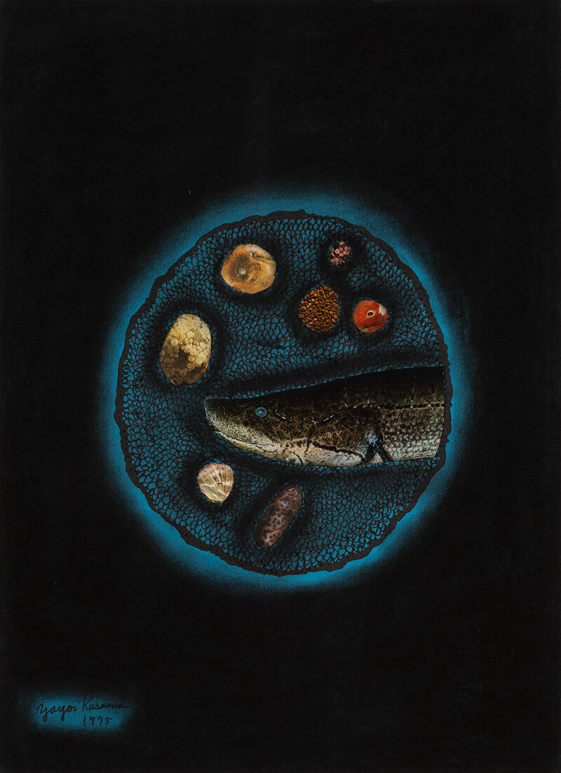 草間彌生,《夢往海底沉去》,1975,54.4 × 39.5 cm,拼貼、水彩、粉彩、紙 ©草間彌生 草間彌生,《夢往海底沉去》,1975,54.4 × 39.5 cm,拼貼、水彩、粉彩、紙 ©草間彌生