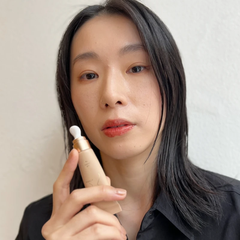 rihka lip gloss唇蜜(#toffee)模特兒實擦。 rihka lip gloss唇蜜(#toffee)模特兒實擦。